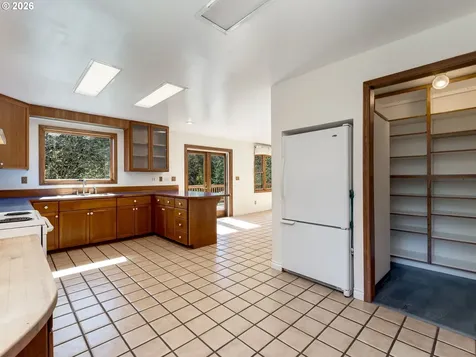 19037 NW Meadow Lake Road Yamhill OR 97148