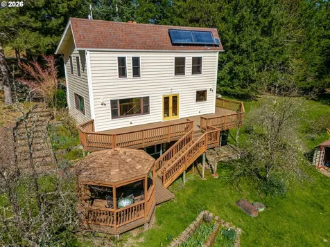 19037 NW Meadow Lake Road Yamhill OR 97148