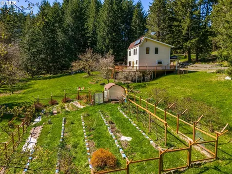 19037 NW Meadow Lake Road Yamhill OR 97148