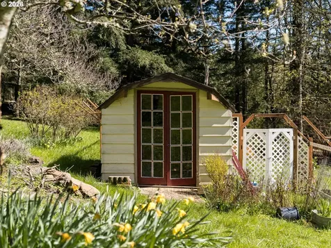 19037 NW Meadow Lake Road Yamhill OR 97148