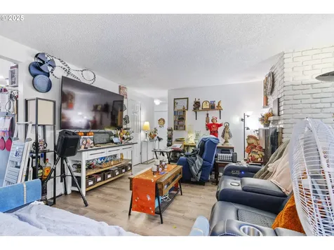 15540 NE Couch Street Portland OR 97230