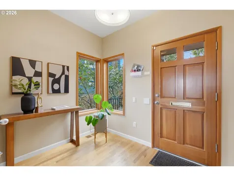 2935 NW Thurman Street Portland OR 97210
