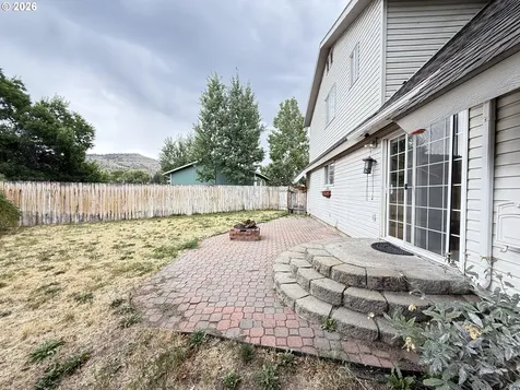 104 Pioneer Place Lakeview OR 97630