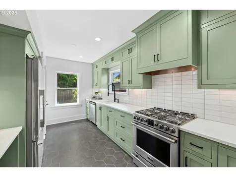 2736 SE Stark Street Portland OR 97214