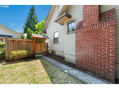 2736 SE Stark Street Portland OR 97214