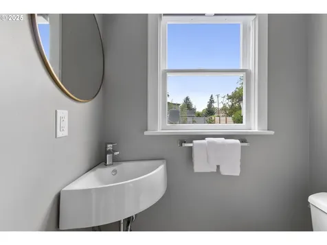 725 NE Jessup Street Portland OR 97211
