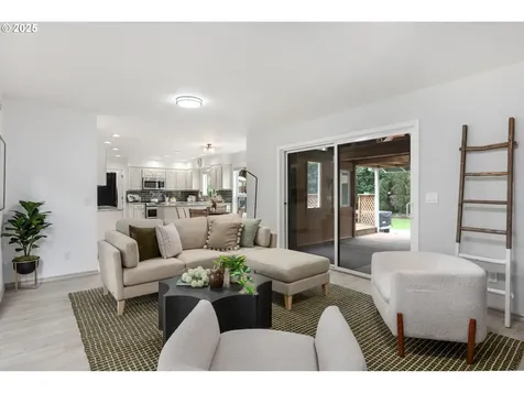 10093 SW Woodard Lane Portland OR 97223