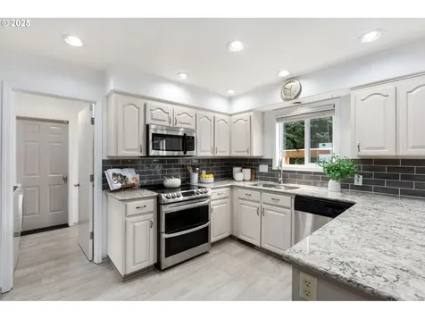 10093 SW Woodard Lane Portland OR 97223