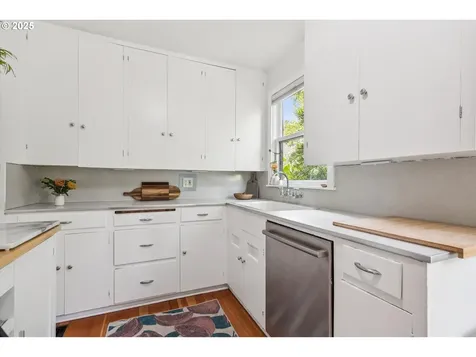 5909 N Curtis Avenue Portland OR 97217