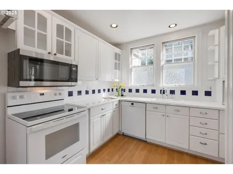 6300 SE Yamhill Street Portland OR 97215