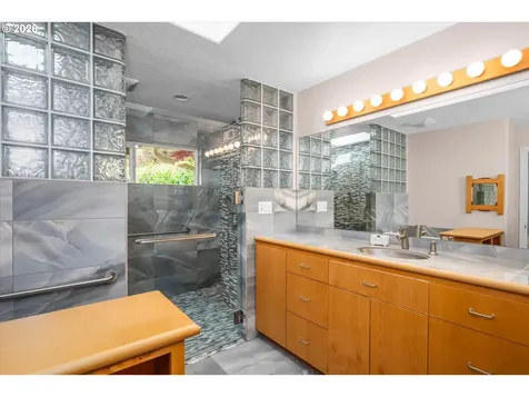 45947 N Gate Creek Road Vida OR 97488