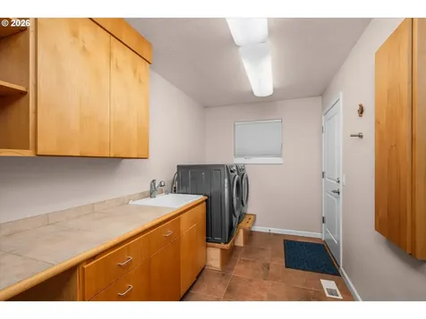 45947 N Gate Creek Road Vida OR 97488