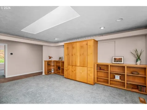 45947 N Gate Creek Road Vida OR 97488