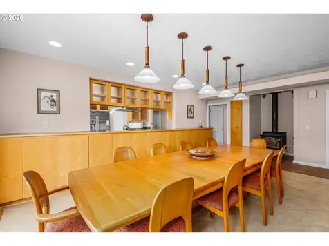 45947 N Gate Creek Road Vida OR 97488