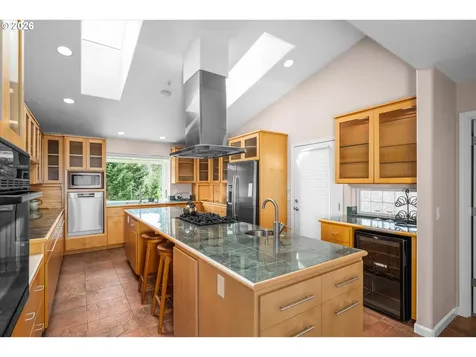 45947 N Gate Creek Road Vida OR 97488