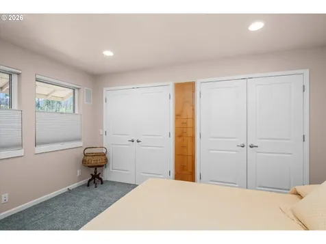 45947 N Gate Creek Road Vida OR 97488