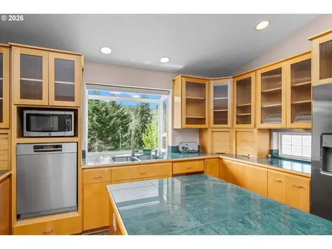 45947 N Gate Creek Road Vida OR 97488