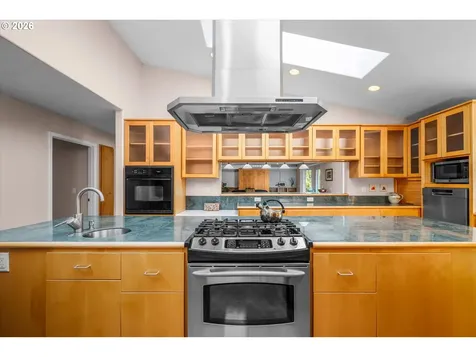 45947 N Gate Creek Road Vida OR 97488