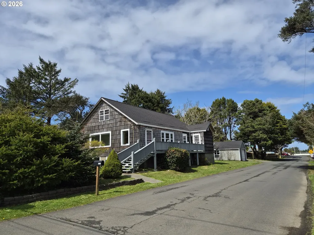 1115 SW Harbor Avenue Lincoln City OR 97367