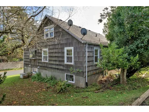 1115 SW Harbor Avenue Lincoln City OR 97367