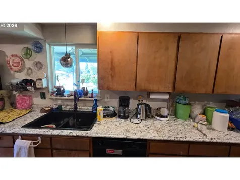 192 Reston Avenue Winston OR 97496