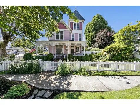 617 Juniper Street Junction City OR 97448
