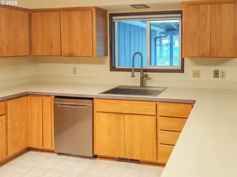 210 Cherokee Avenue Roseburg OR 97471