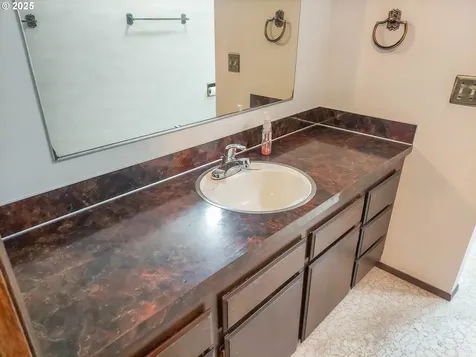 210 Cherokee Avenue Roseburg OR 97471