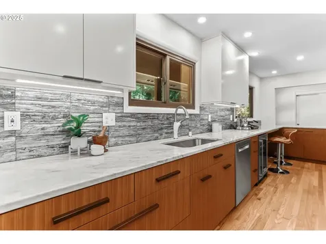 11313 SW 33rd Avenue Portland OR 97219