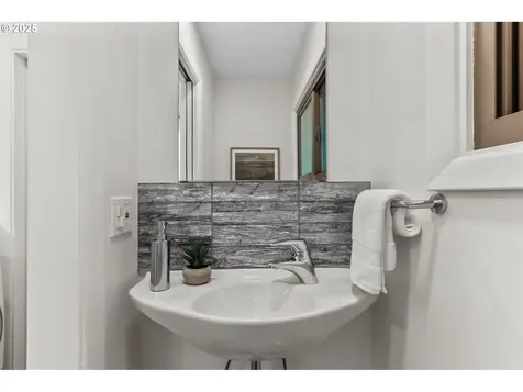 11313 SW 33rd Avenue Portland OR 97219