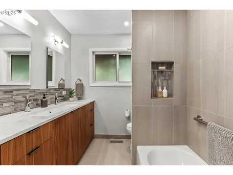 11313 SW 33rd Avenue Portland OR 97219