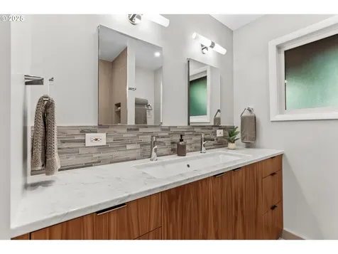 11313 SW 33rd Avenue Portland OR 97219