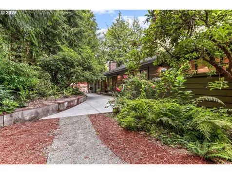 11313 SW 33rd Avenue Portland OR 97219