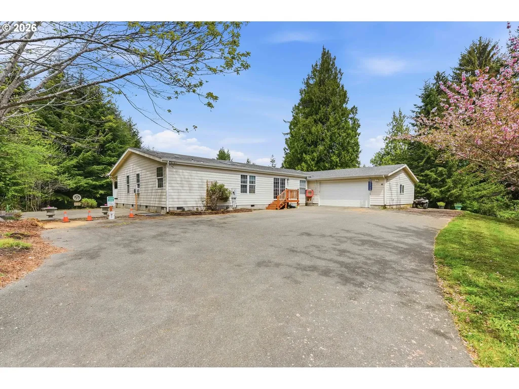 61513 Richmond Way Coos Bay OR 97420