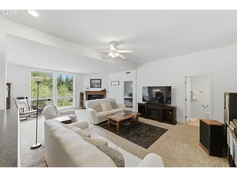 61513 Richmond Way Coos Bay OR 97420