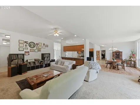 61513 Richmond Way Coos Bay OR 97420
