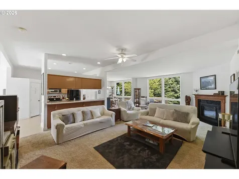 61513 Richmond Way Coos Bay OR 97420