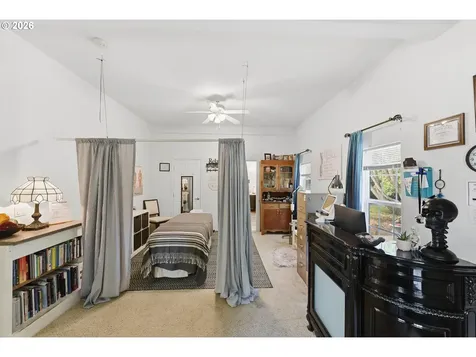 61513 Richmond Way Coos Bay OR 97420