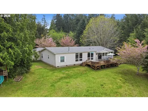 61513 Richmond Way Coos Bay OR 97420