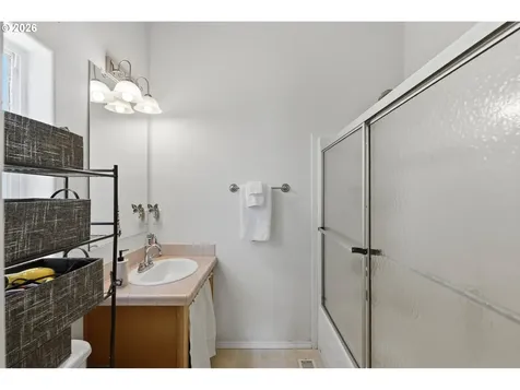 61513 Richmond Way Coos Bay OR 97420