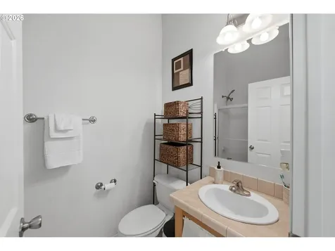 61513 Richmond Way Coos Bay OR 97420