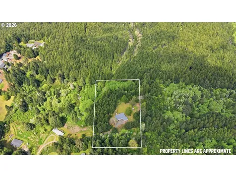 61513 Richmond Way Coos Bay OR 97420