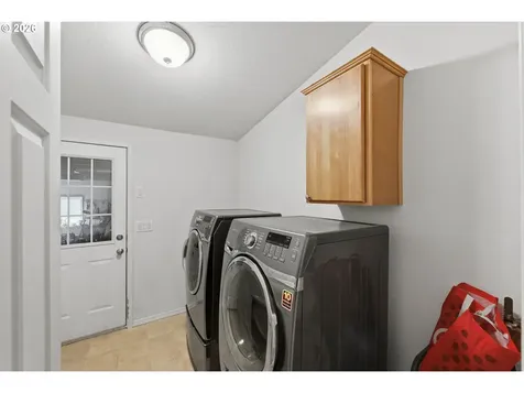 61513 Richmond Way Coos Bay OR 97420