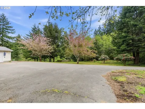 61513 Richmond Way Coos Bay OR 97420