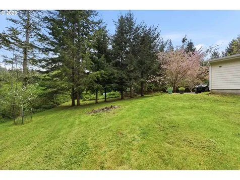 61513 Richmond Way Coos Bay OR 97420