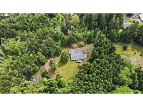 61513 Richmond Way Coos Bay OR 97420