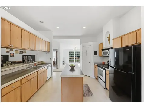 61513 Richmond Way Coos Bay OR 97420