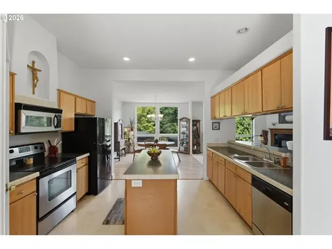 61513 Richmond Way Coos Bay OR 97420