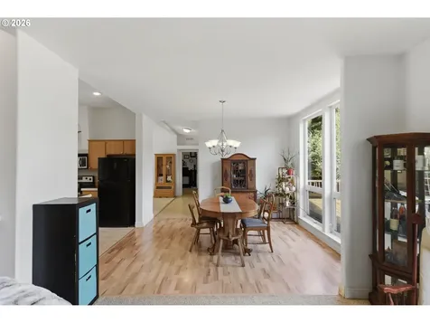 61513 Richmond Way Coos Bay OR 97420