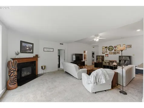 61513 Richmond Way Coos Bay OR 97420